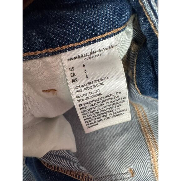 NWOT American Eagle Distressed Shorts size 6 - Picture 2 of 3